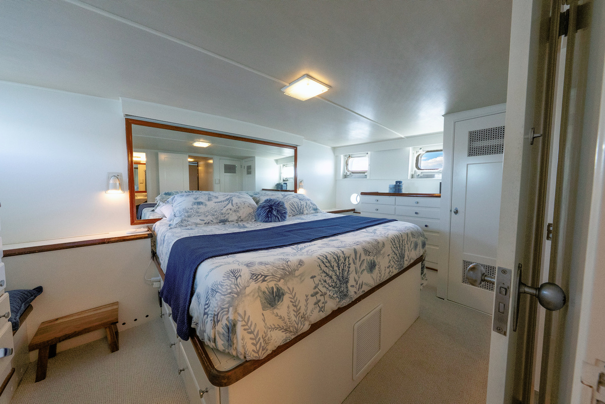 13-Master-Cabin-67FB6.jpg
