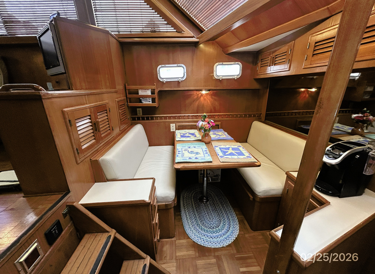Odyssey-dinette-hr2-2-25-26-CE24D.jpg