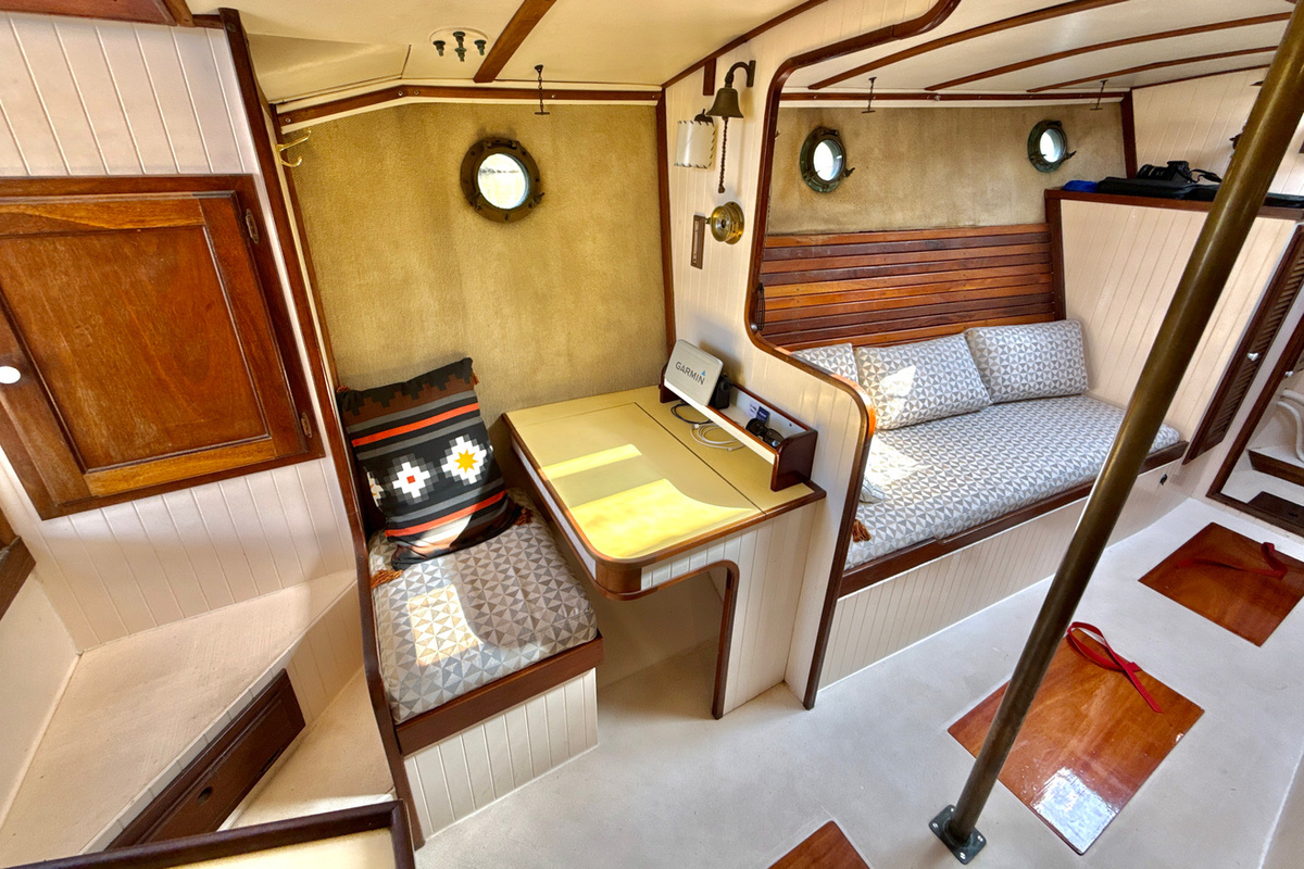 21-Companionway-landing-C231B.jpeg