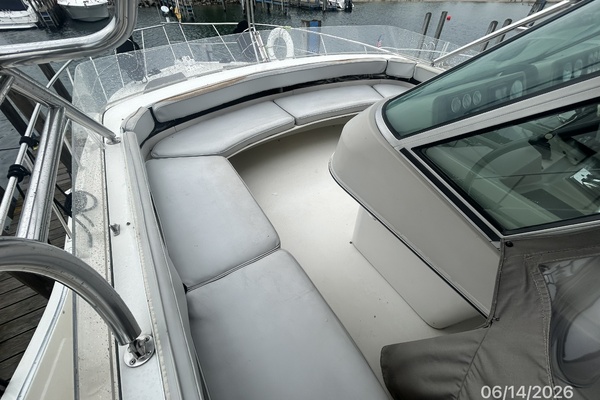 42_-Cruisers-Flybridge-Forward-59204.jpg