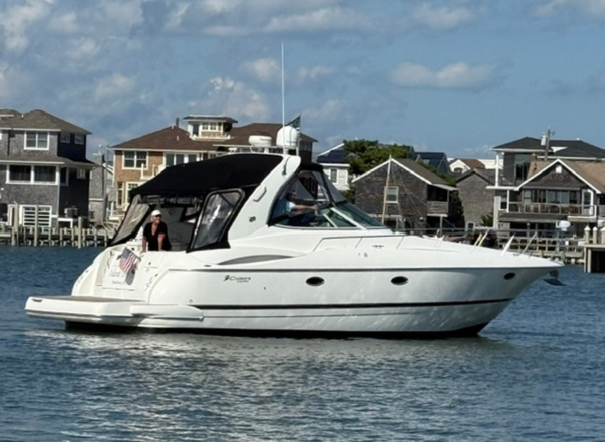 Image of 2004 Cruisers 370 yacht Island Time