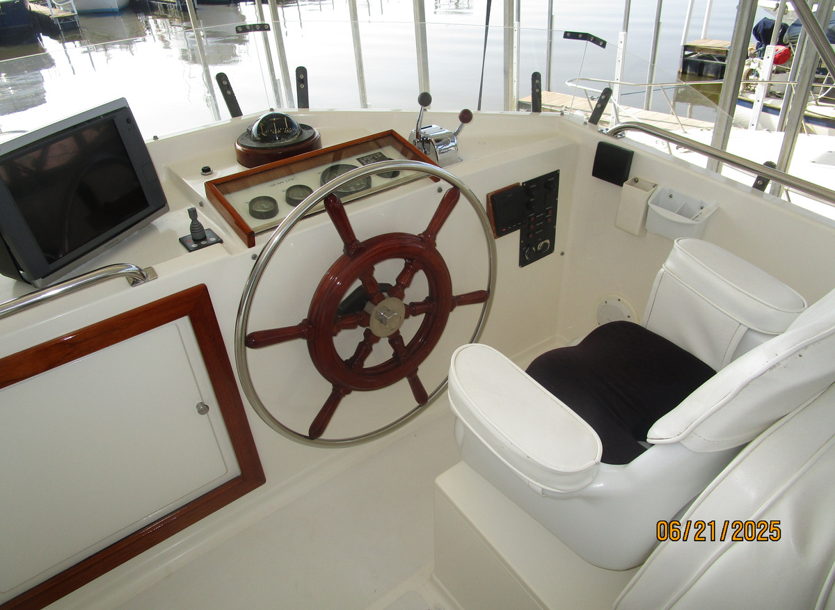 Choices flybridge helm1 6-21-25.JPG