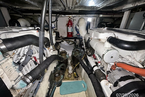 40_-Sea-Ray-engine-room-aft-29C34.jpg