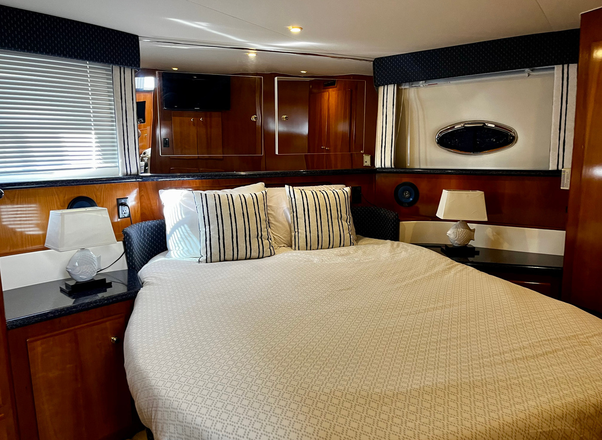 406-rr bdrm.jpg