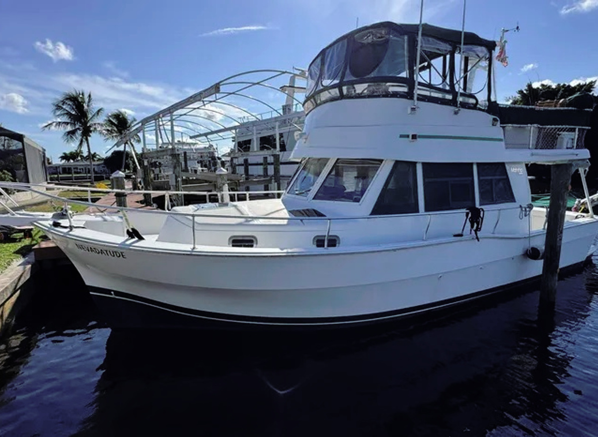 Image of 2000 Mainship 390 Trawler