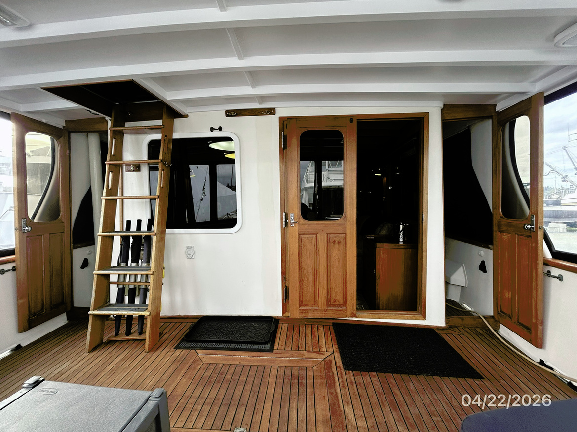 Traveller-aftdeck-fwd-hr1-4-22-26-00EA6.jpg