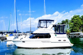 Image of 2000 Carver 326 Aft Cabin