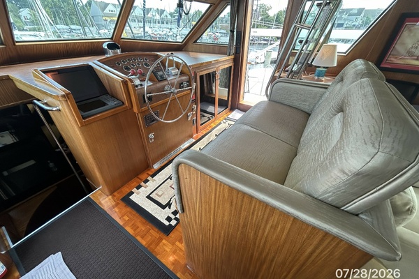 Material-Girl-45_-Hatteras-pilothouse-helm-1-E21F5.jpg