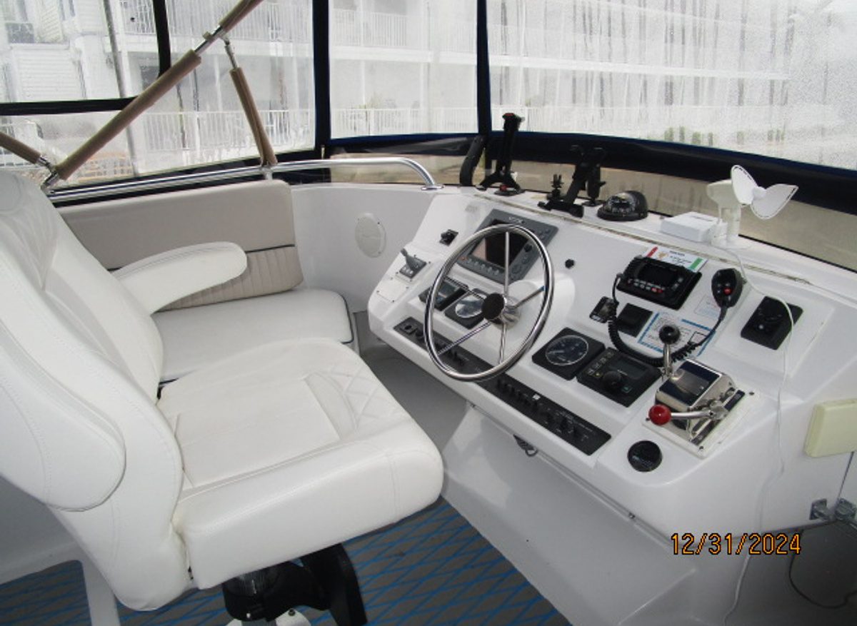 Blue Odyssey flybridge helm1 12-31-24.JPG