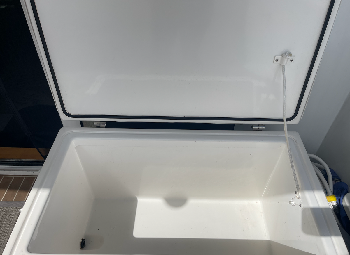 Ice-Chest-empty-038CF.png