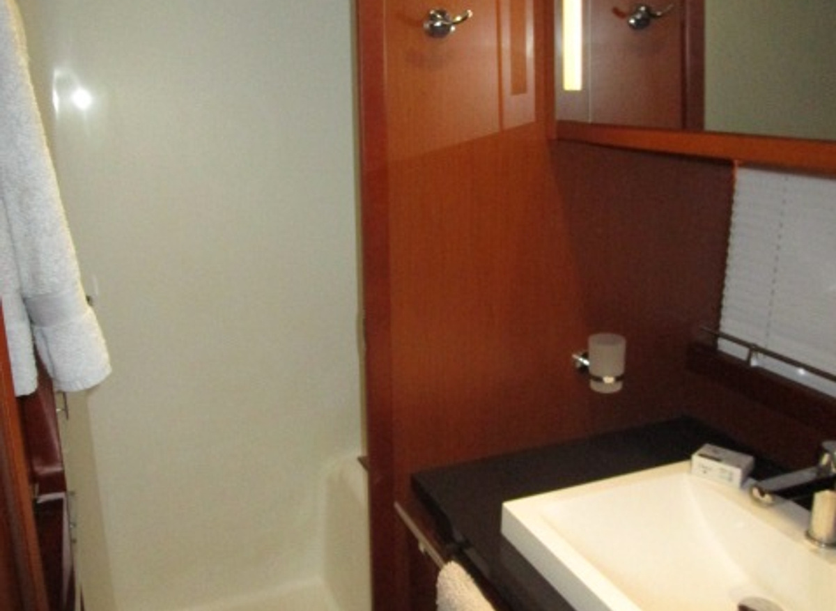 Dove master stateroom shower 3-19-24.JPG