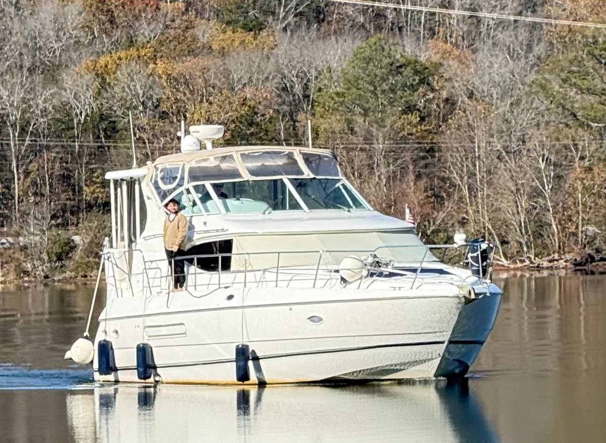 Image of 44 ft Cruisers Yachts  2000 4450  