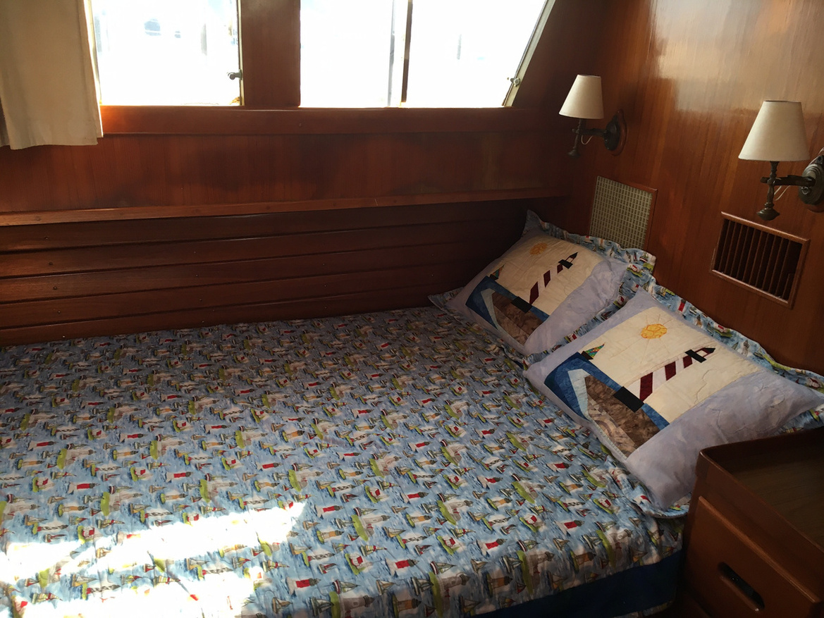 Aft-berth-3B214.JPG
