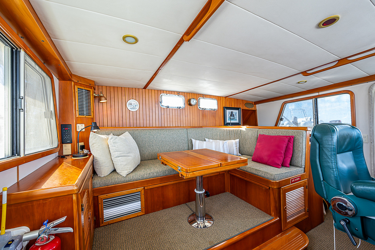 14-58_kadey_krogen_gandolf_pilot_house_8-BECDC.jpg