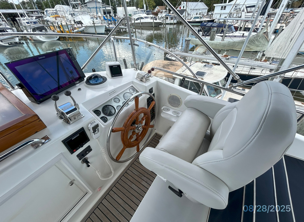 Ohana-flybridge-helm-hr1-8-28-25-82ACE.jpg