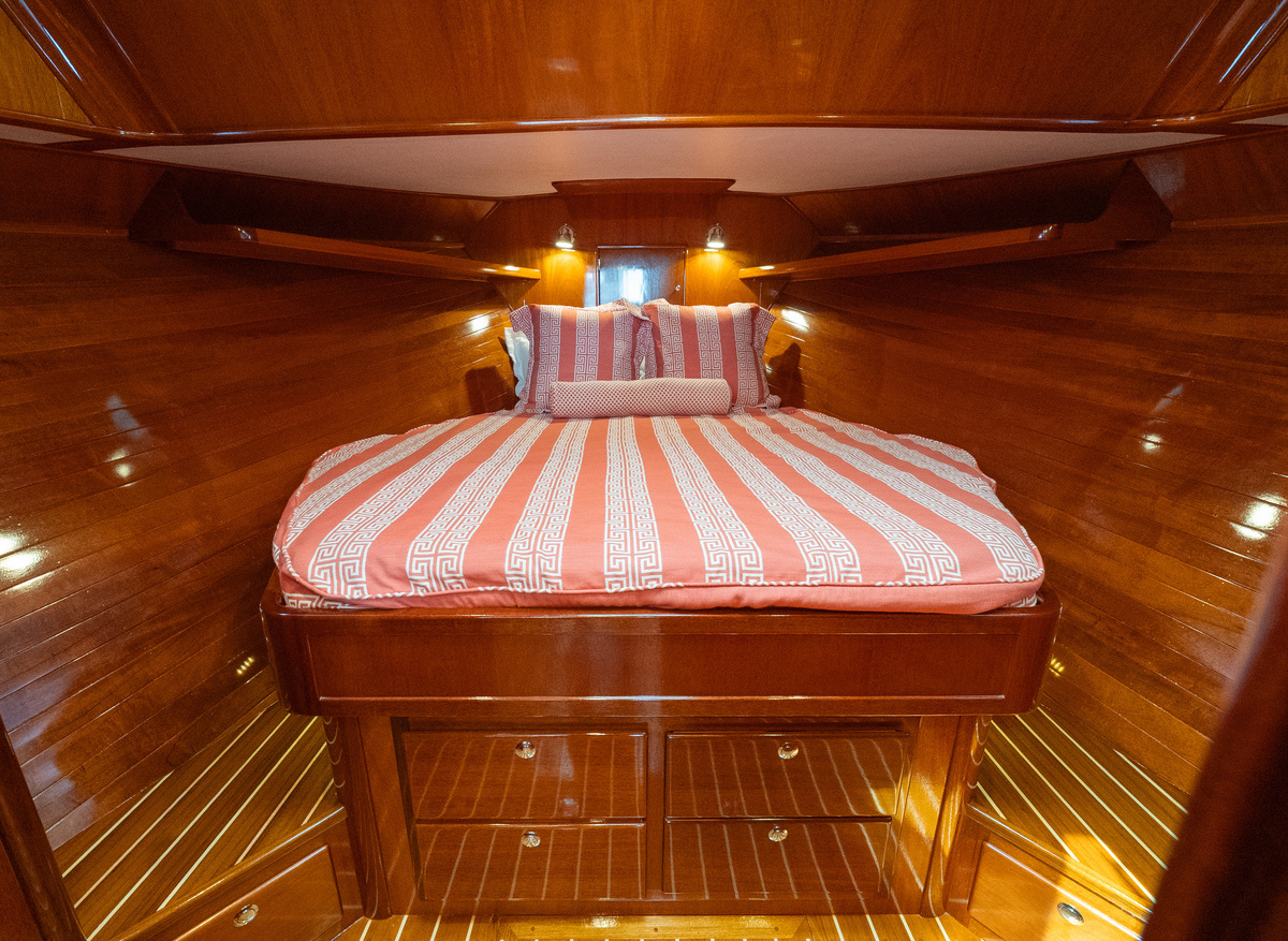 9-Owners-Stateroom-5A7E8.jpg