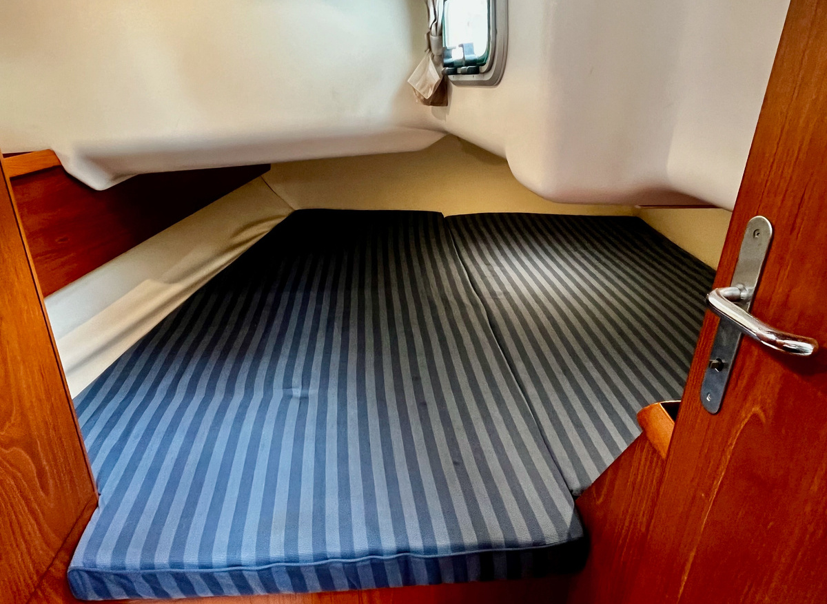 Blue Train aft stateroom hr1.jpg