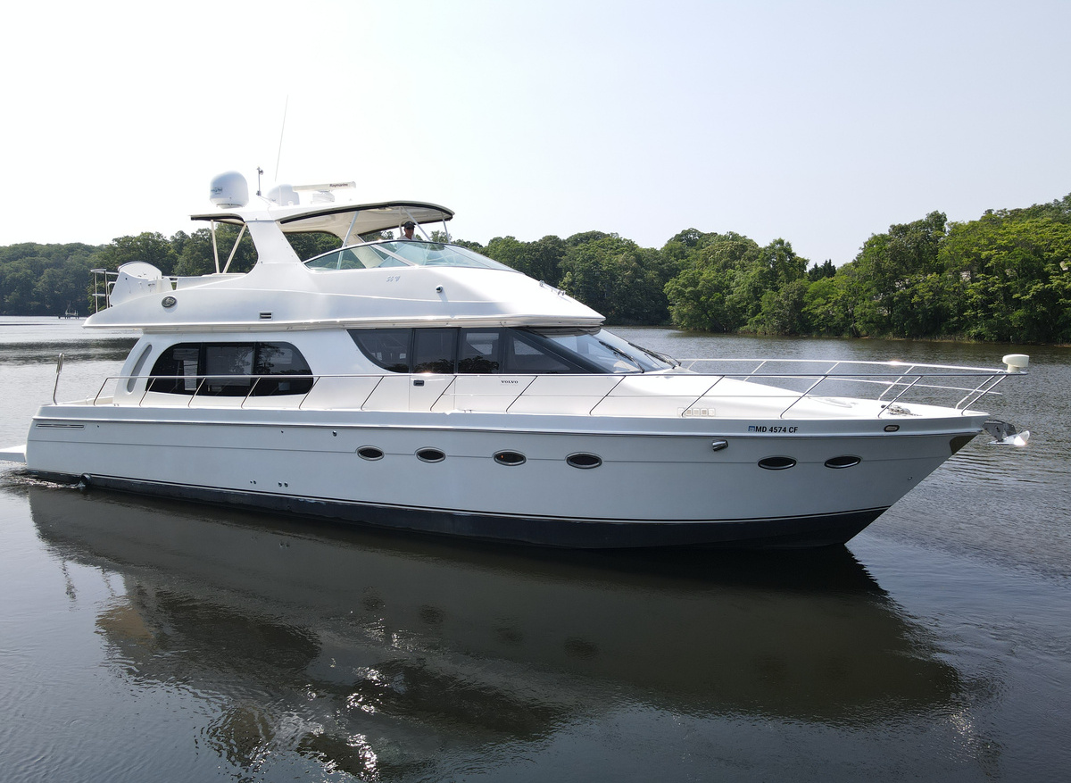 Image of 2006 Carver Voyager