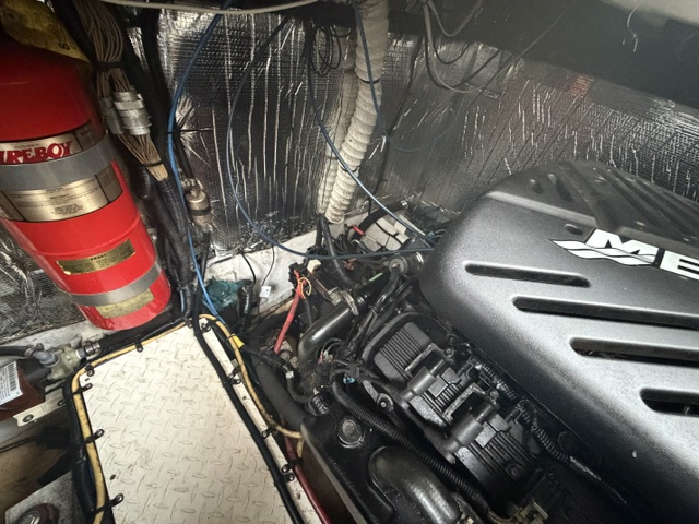 Cruiser-370-stbd-engine-63178.jpeg