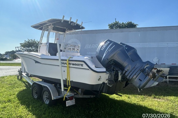 Gosnear-25_-Grady-White-port-aft-profile-4C299.jpg