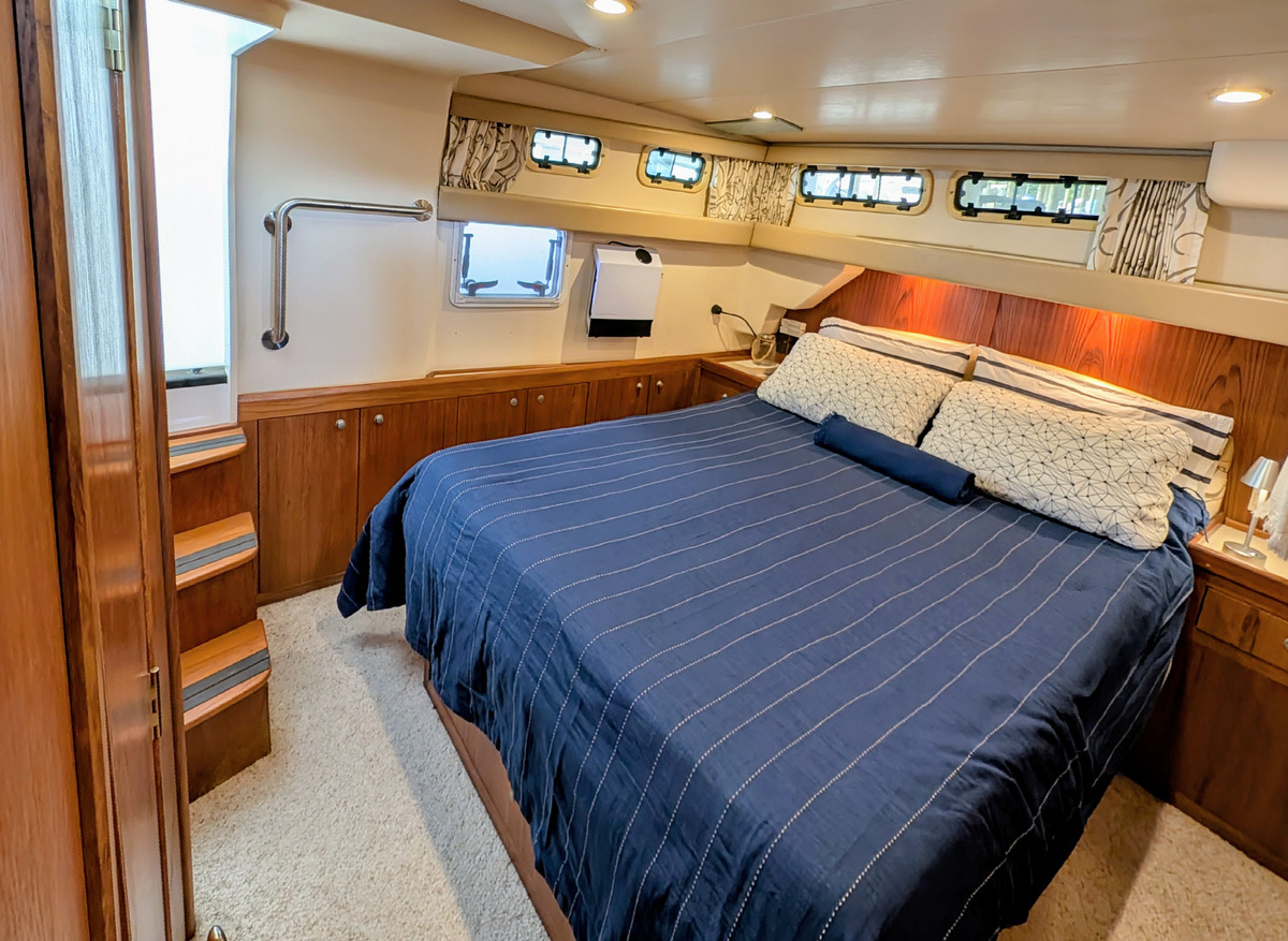 17-Main-Cabin-E1555.jpg