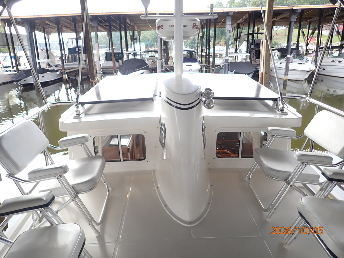 Sterling-flybridge-fwd-10-5-26-30E3C.JPG