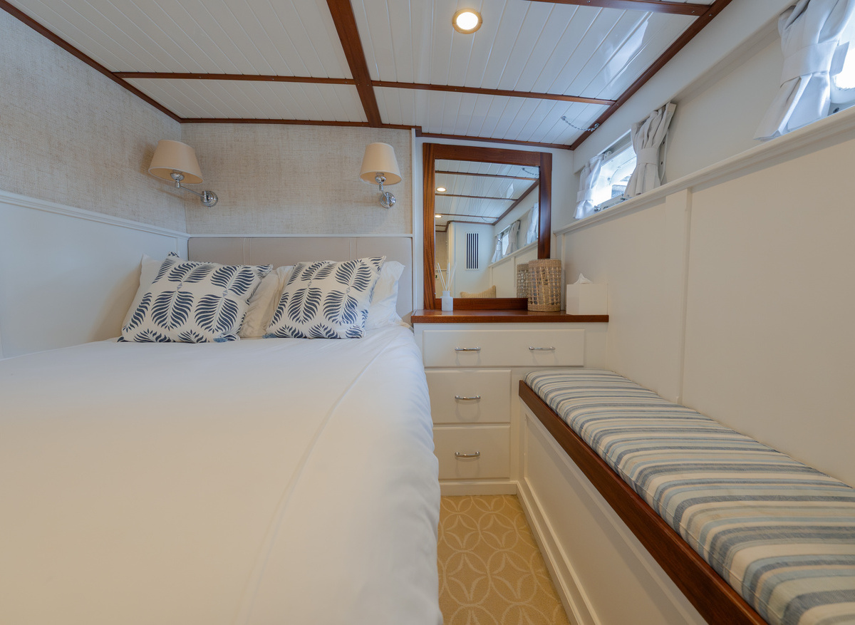 14-guest-stateroom-EEC1E.jpg