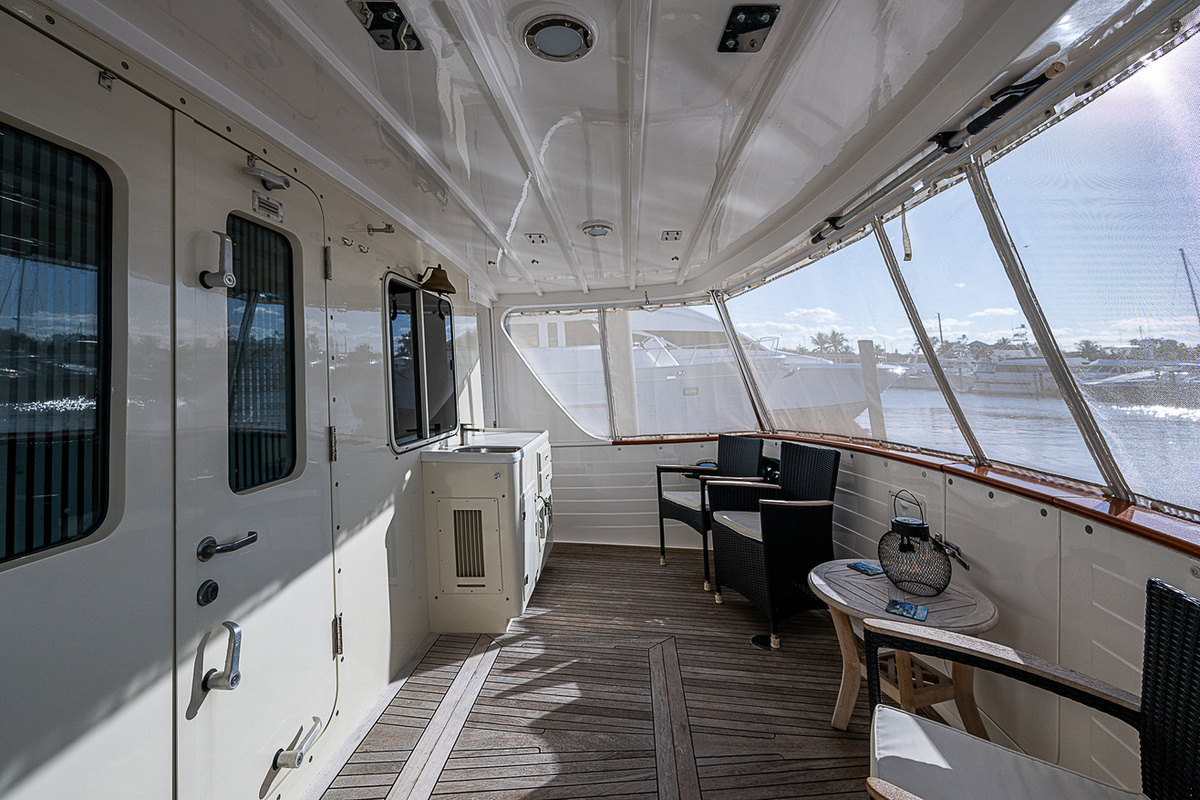 42-58_kadey_krogen_gandolf_cockpit_1-8F230.jpg