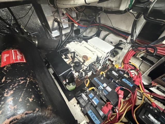 Cruiser-370-genset-inop--1126E.jpeg