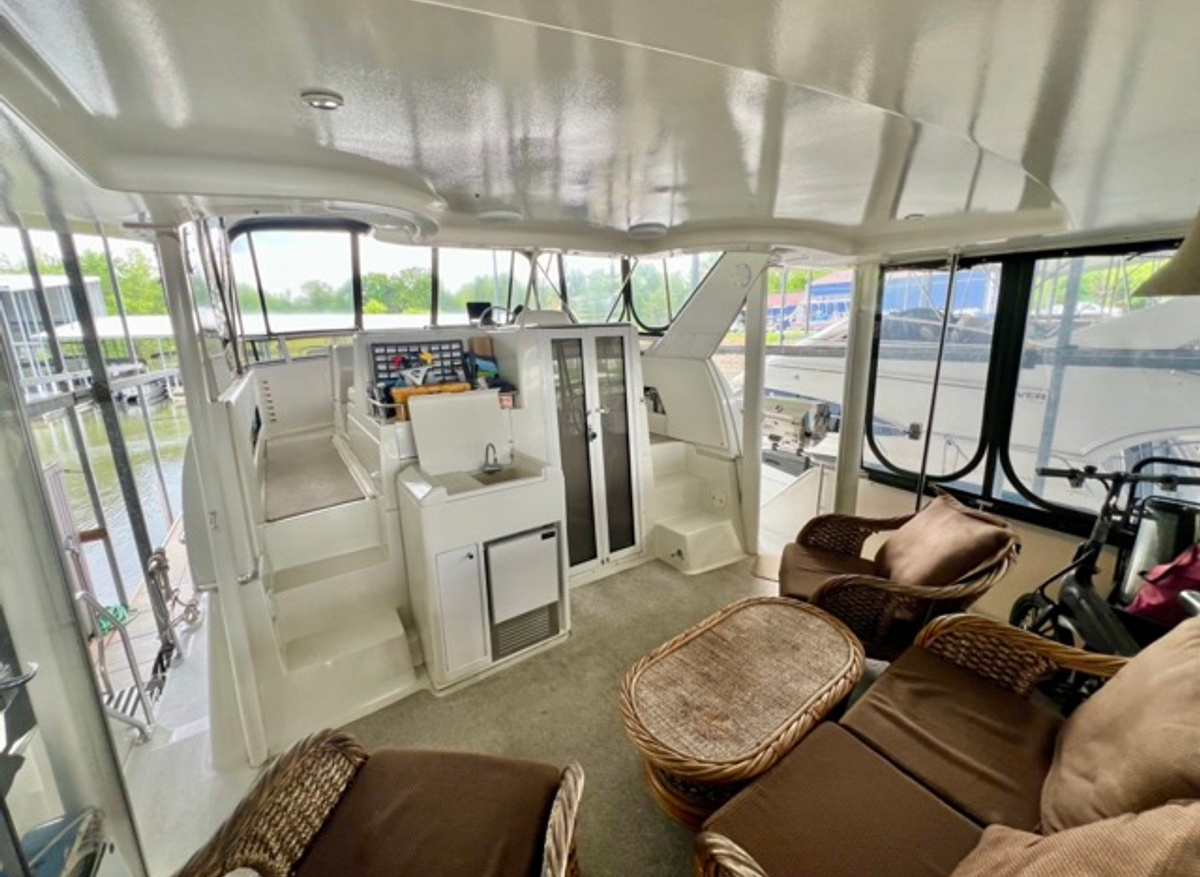 10 San Souci 1998 Carver 405 Aft Deck 2 Medium.jpeg
