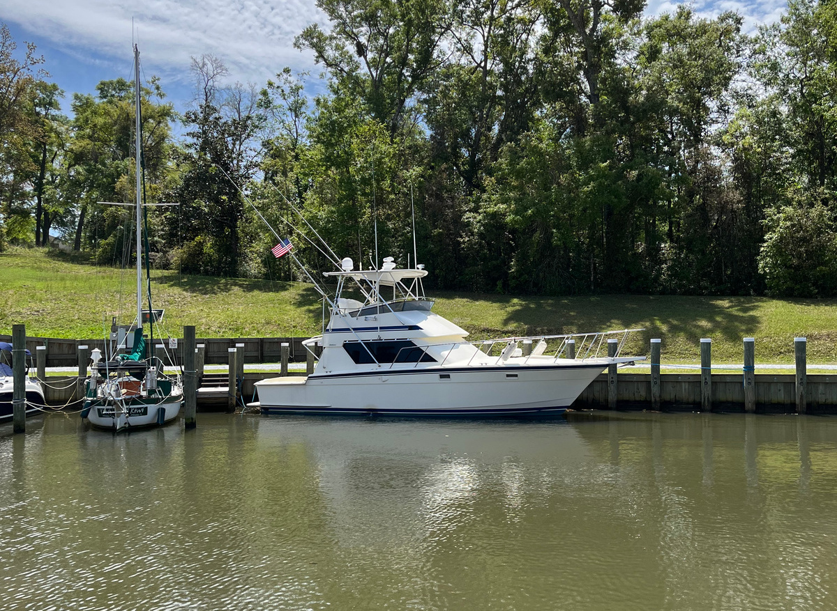 Image of Hatteras Convertible ready for Loop