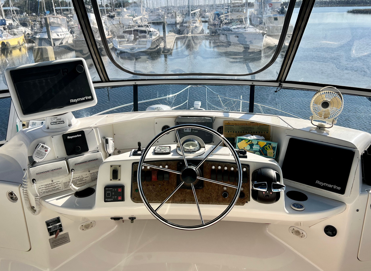 12 Totally Yachtsome 2003 Silverton 43 202502 flybridge 2.jpeg