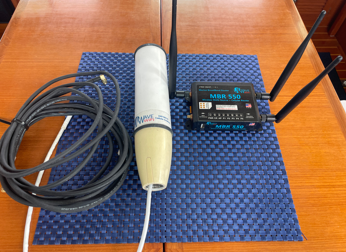 Image of MBR 550 Router with Cellular Booster Antenna