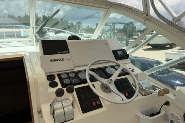 31_-Flybridge-Helm-1-A15C7.jpg