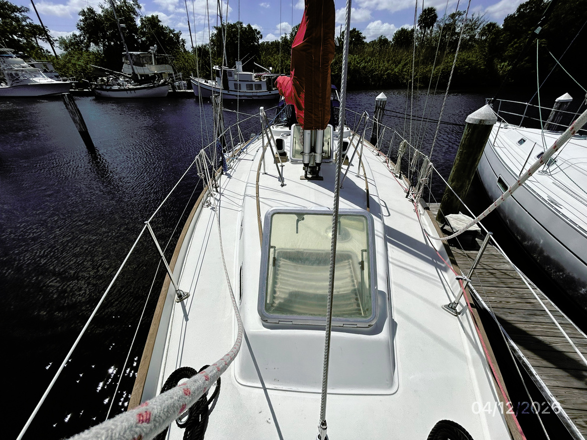 Firelight-foredeck-aft-hr1-4-12-26-38BDC.jpg