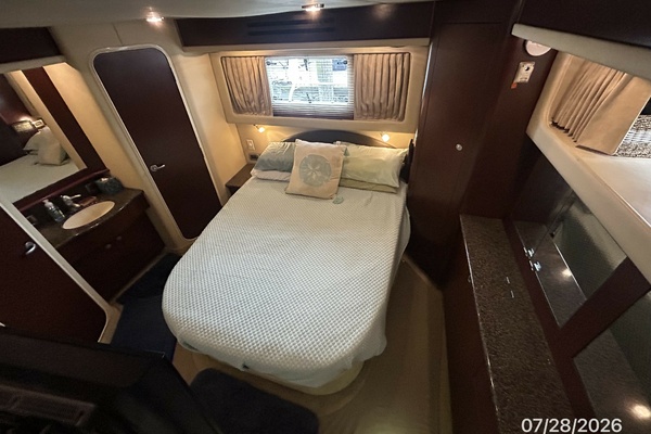 40_-Sea-Ray-Master-Stateroom-08999.jpg