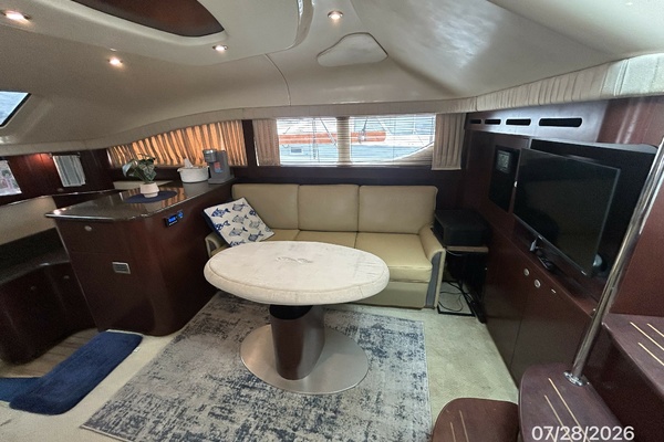 40_-Sea-Ray-salon-starboard-1139A.jpg