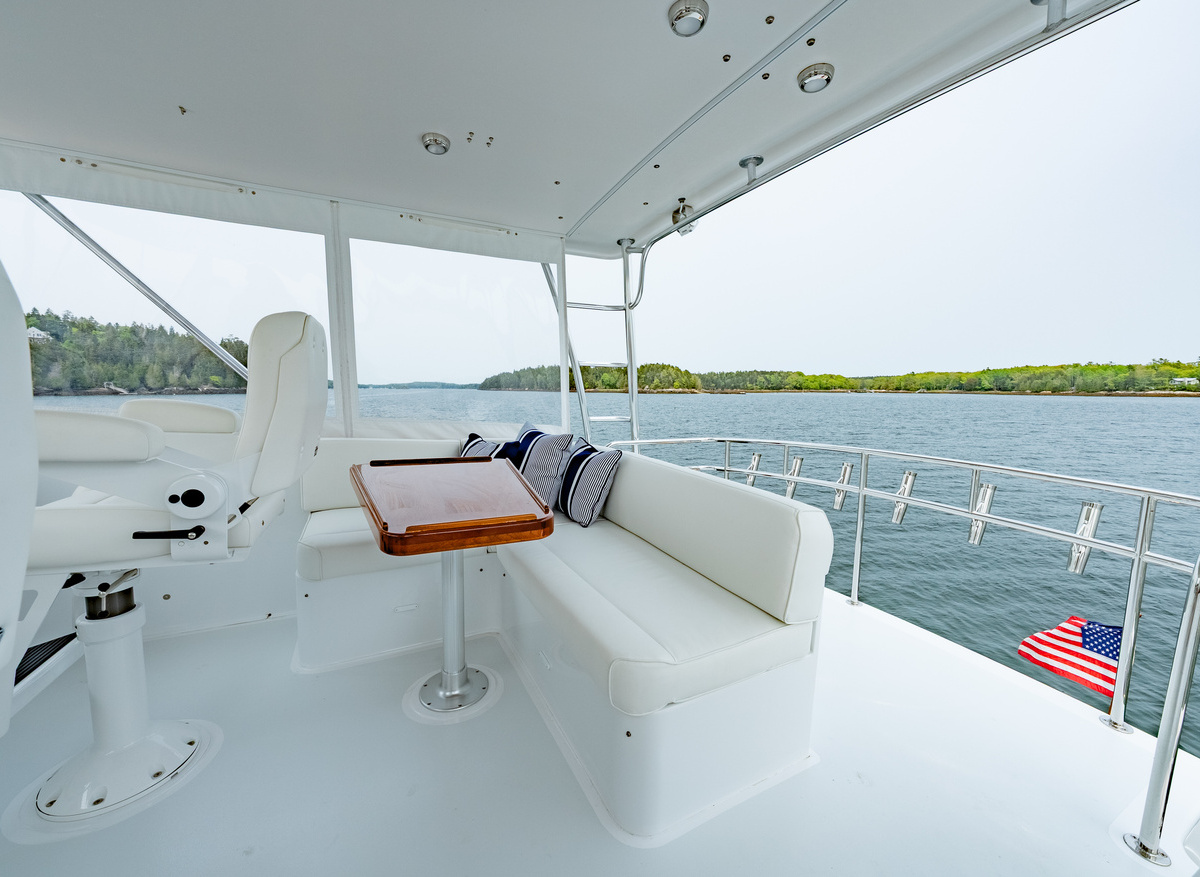 18-Flybridge-Seating-91D30.jpg