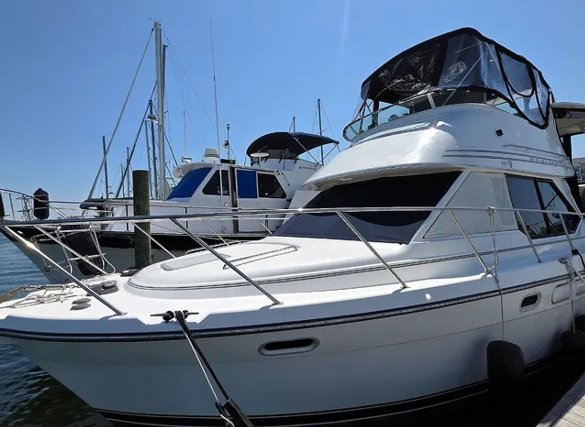 Image of 1999 Bayliner 4087 Cockpit MY