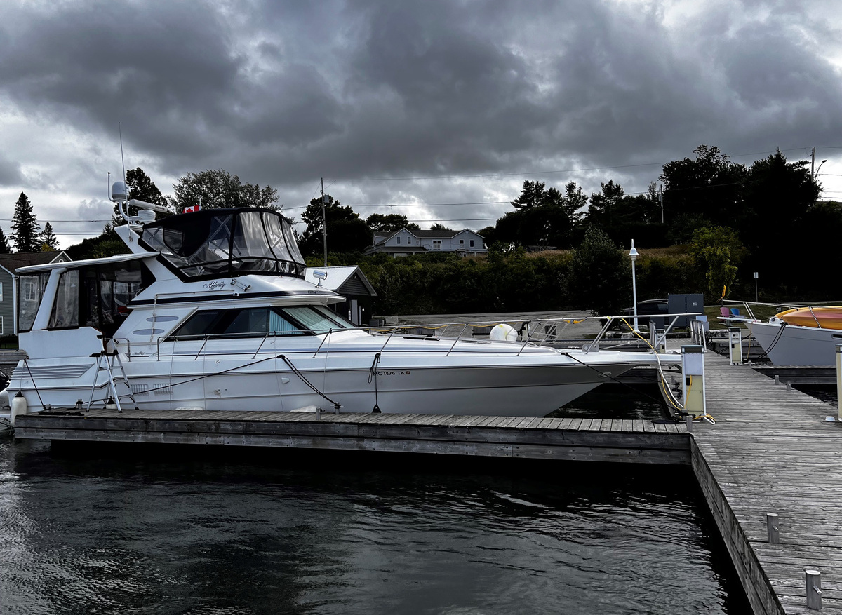 Image of SeaRay 44 Aft Cabin