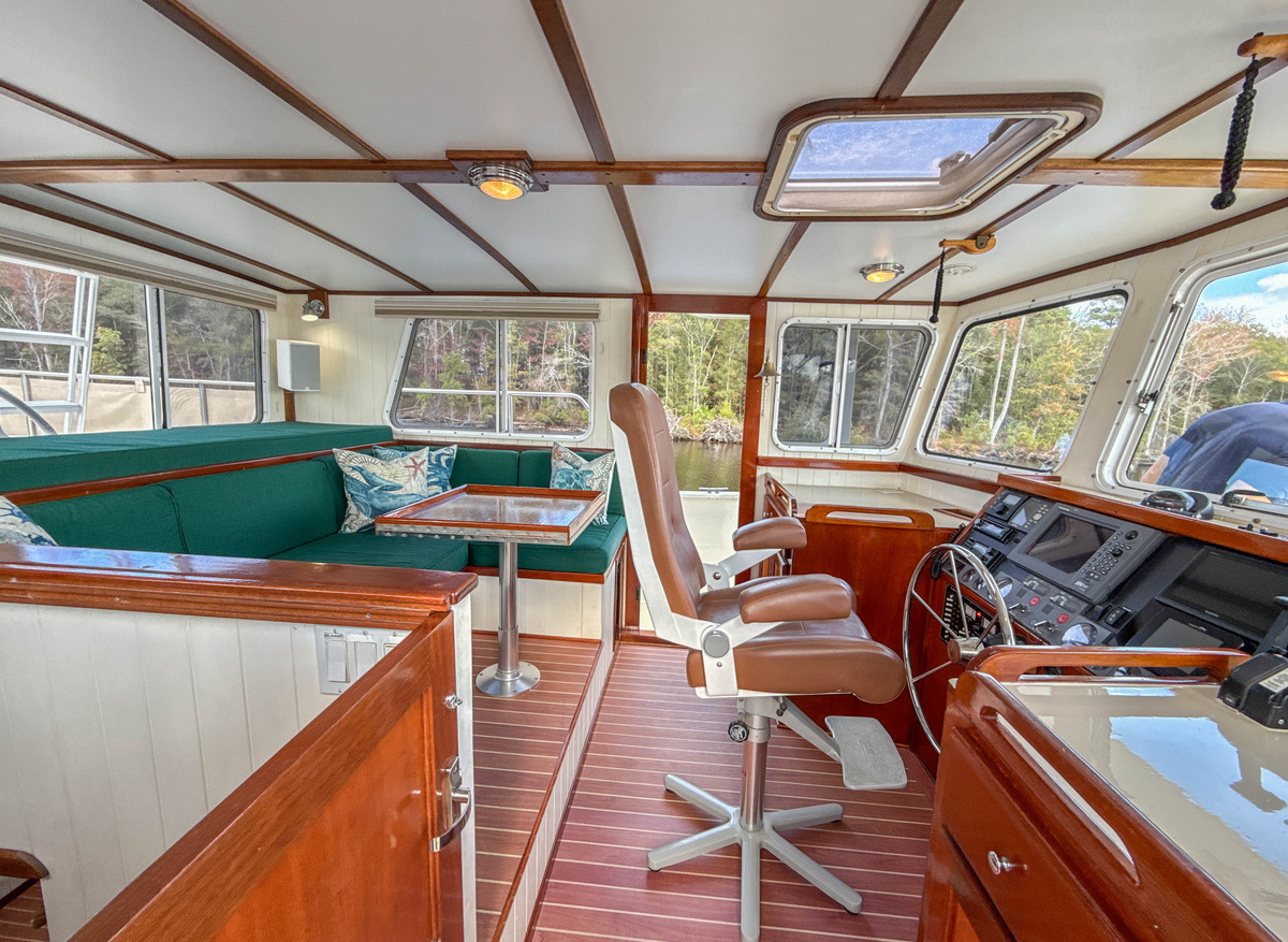 45 LITTLE LADY Pilothouse.jpg