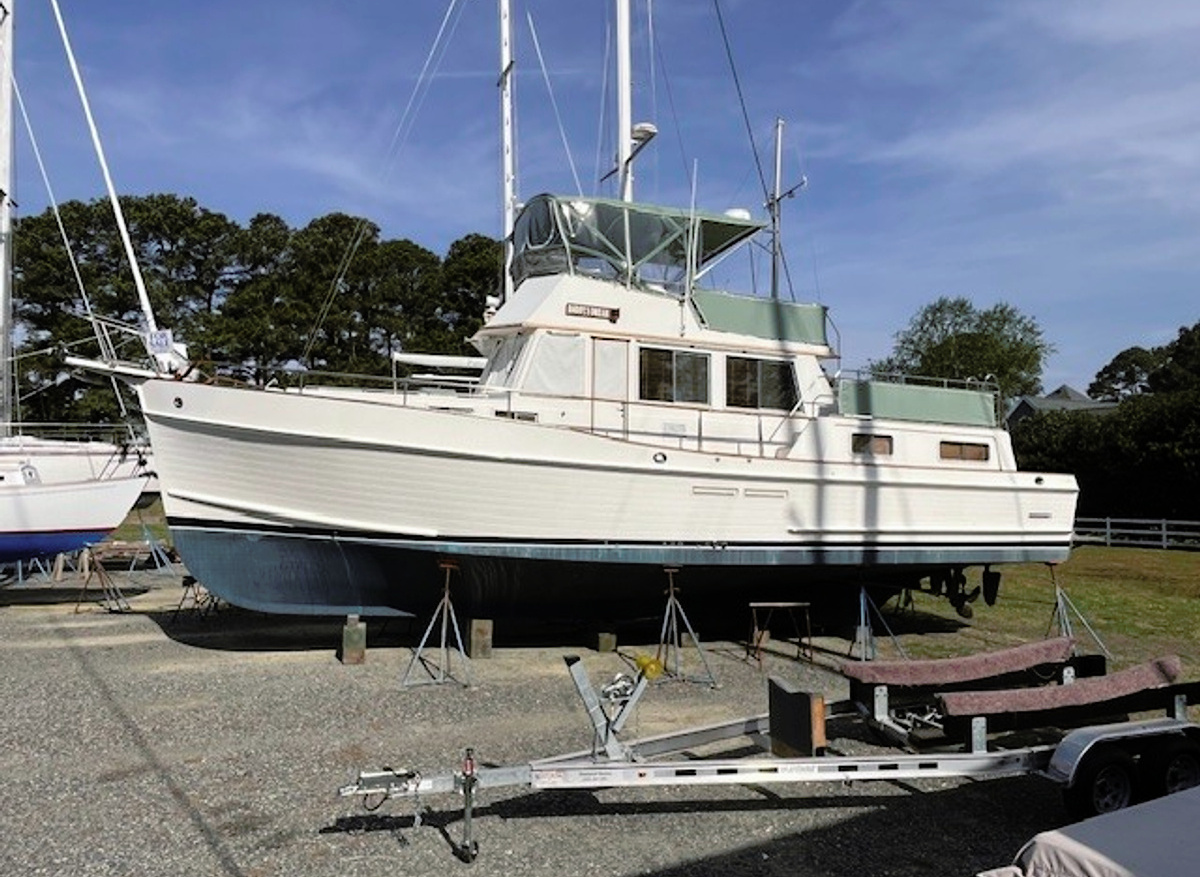 Image of 1991 Grand Banks 46 aft cockpit