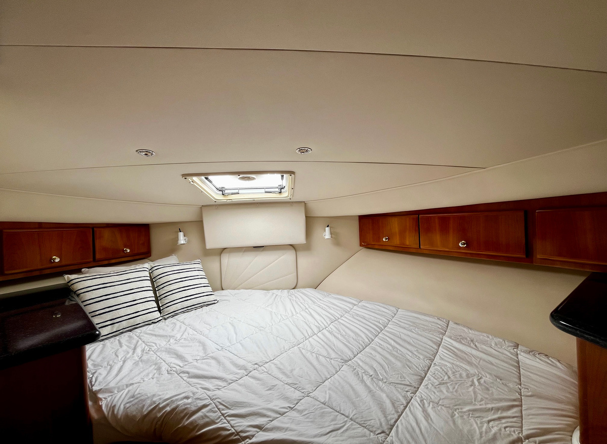 406-front bdrm.jpg