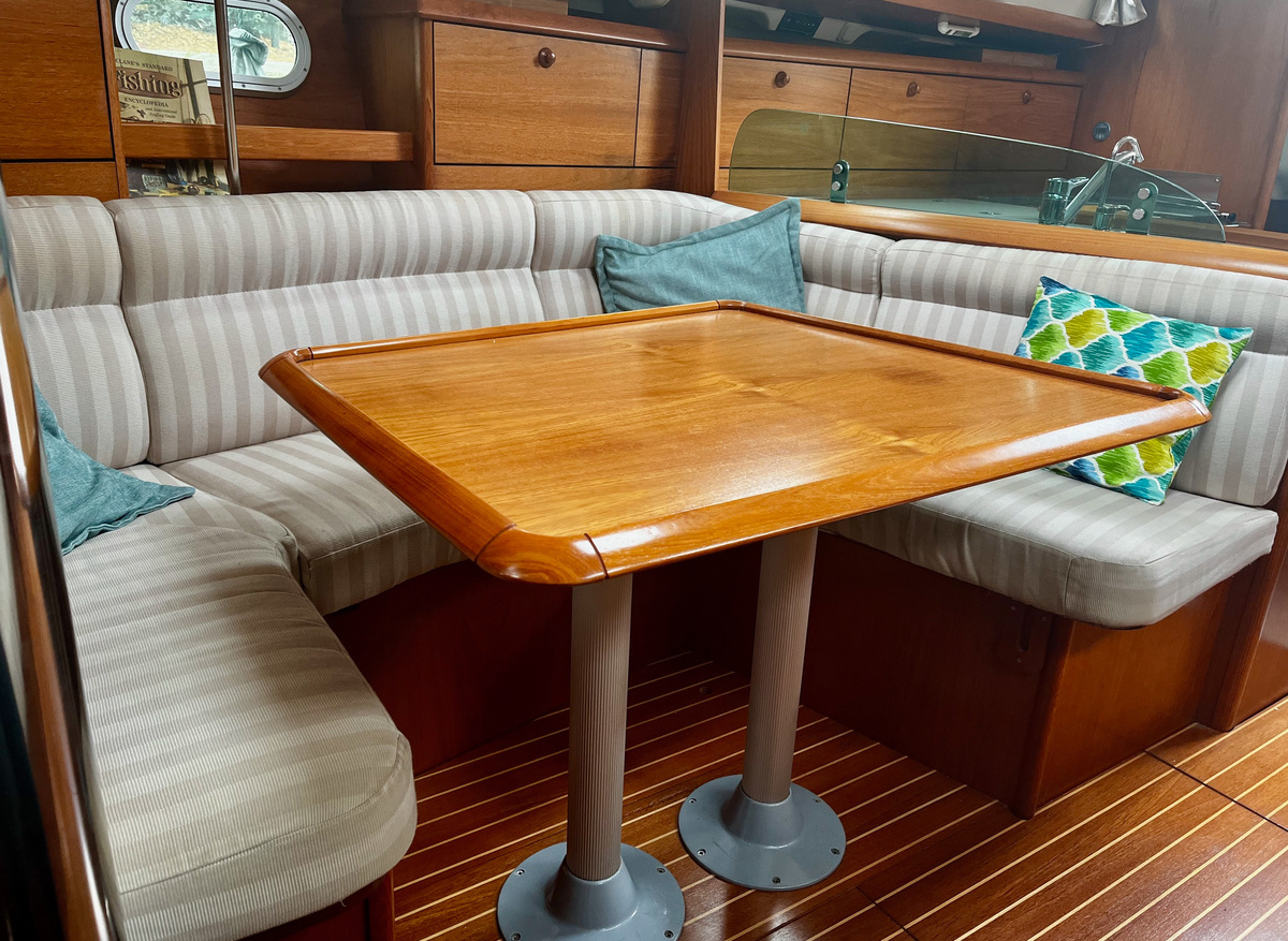 Blue Train salon settee hr1.jpg