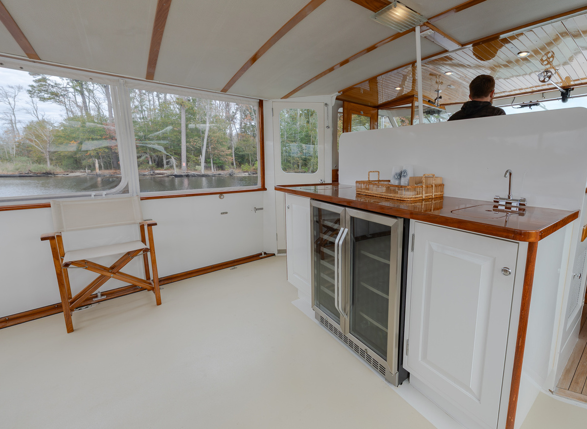 25-aft-deck-wet-bar-A9435.jpg