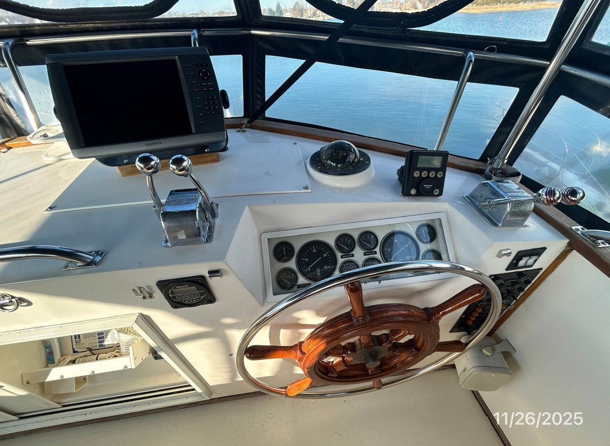 Maia-flybridge-helm-hr2-11-26-25-188F6.jpg