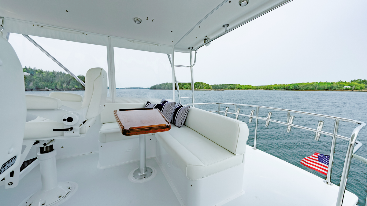 18-Flybridge-Seating-png-Resized-B92ED.png