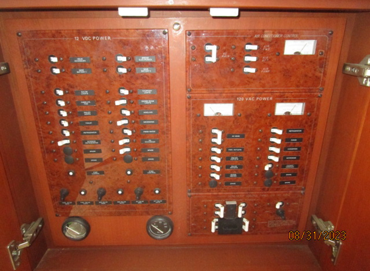 AGLCA 34 Silverton Convertible 34 2005 "Dottie K"