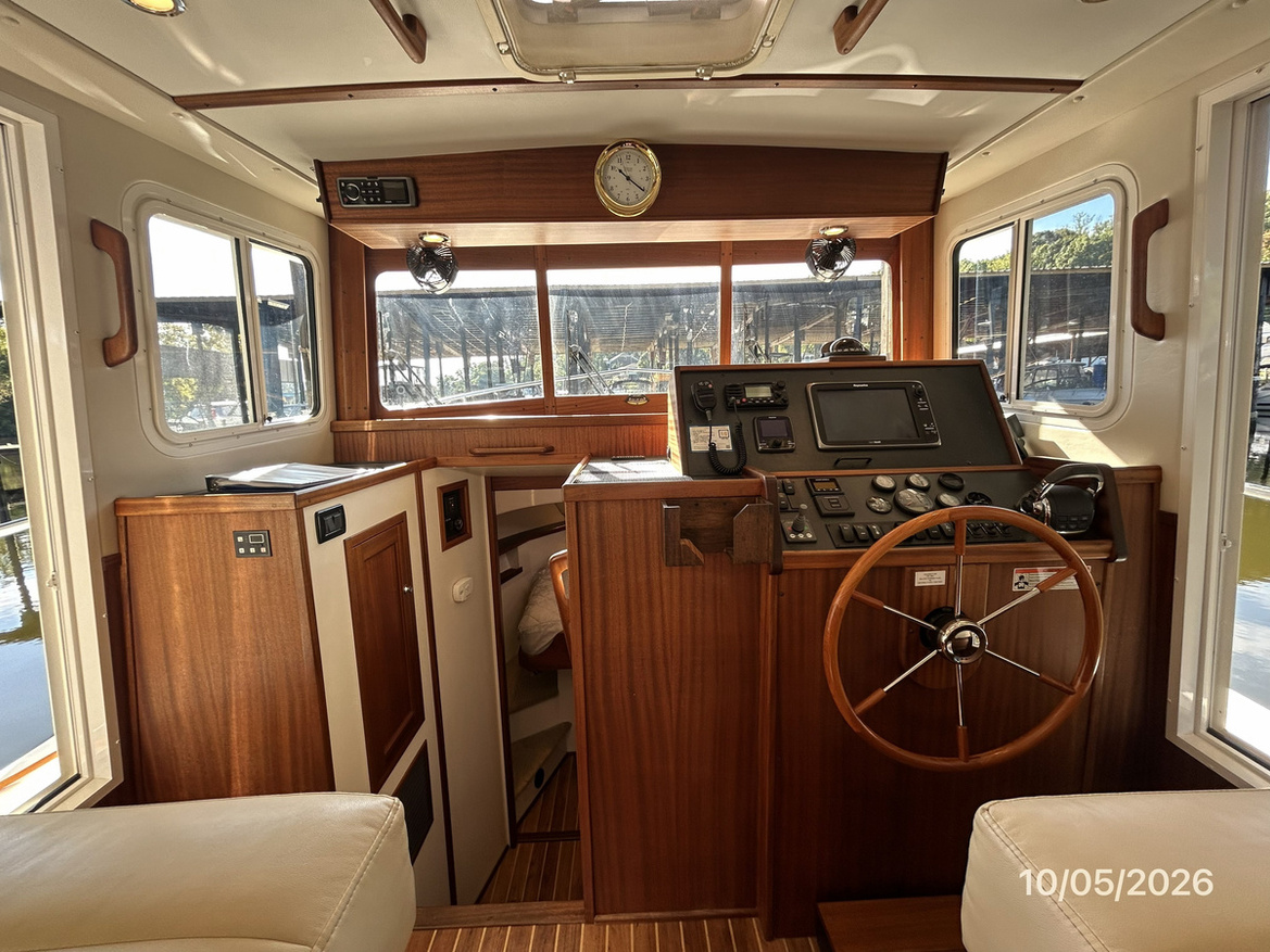 Sterling-pilothouse-fwd-hr1-10-5-26-0376E.jpg