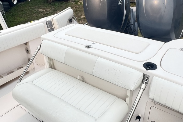 Gosnear-25_-Grady-White-seating-1-29B54.jpg